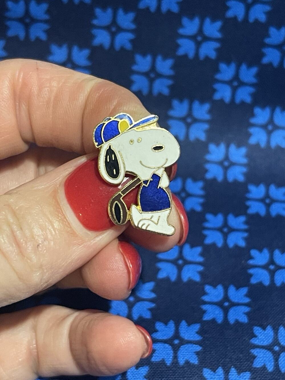 Vintage Snoopy Peanuts Golf Enamel Brooch Pin 1”